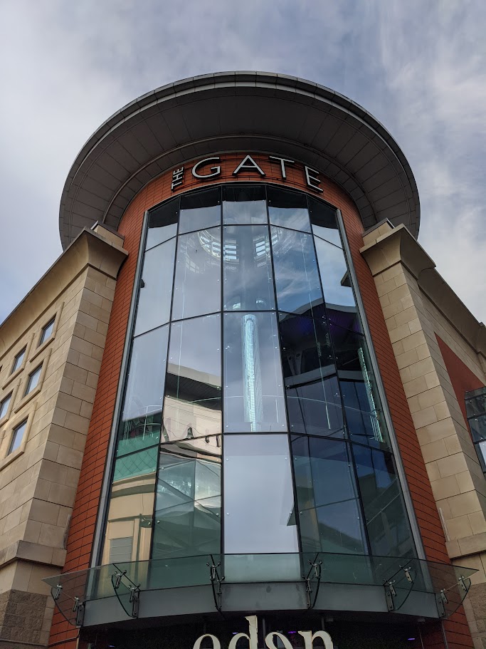 Cleaning glazing and shopfront glass during a handover clean